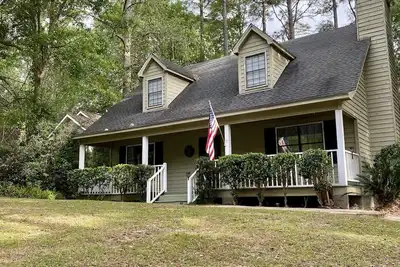 Image de Donna’s Charm: 3 bedroom/king suite/pools/golf