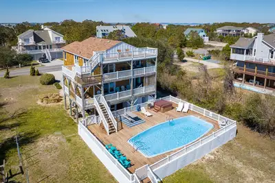 Image de Updated, Corolla Home; 5 mins to Beach, Heated Pool, 2 Hot Tubs, Game Room