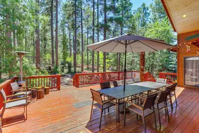 Hot Tub & Game Room: All-Season Pinetop Cabin