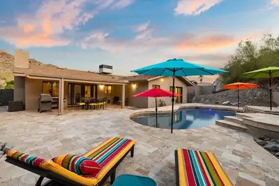 Image de Views, Saltwater Pool, Hiking, Quiet Neighborhood!