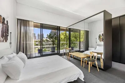 Image de Executive townhouse in garden oasis complex with tennis court & pool