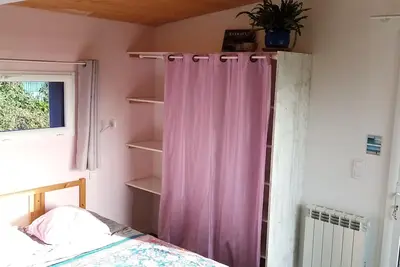 Image de Bright and cozy room above the sea