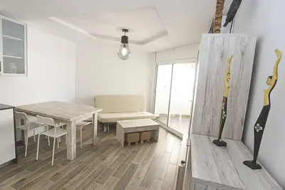Image de Appartement Moderne avec Terrasse, Climatisation et Proche Plage à Salou