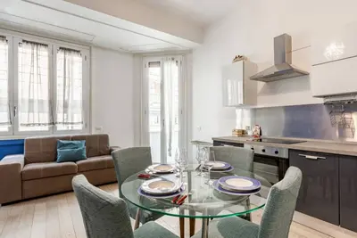 Image de Cozy renovated 52sqm apartment located on the first floor of a Milanese building with lift (with 4 steps to climb at the entrance). The property is located in a quiet and residential neighborhood, but at the same time a few steps from the Central Station