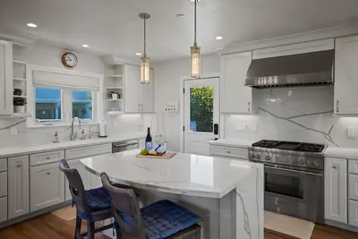 Image de Iaorana: Newly remodeled luxury 4 bedroom with Ocean Views