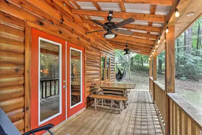Image de Charming Murphy Cabin w/ Porch - Near Hiking!