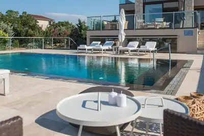 Image de Exceptionnelle villa avec piscine au bord de mer