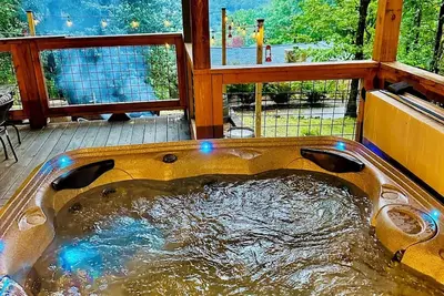 Image de Mountain View Home • Hot Tub, Game Room, Fire Pit, Pizza Oven