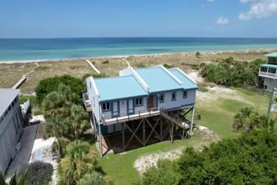 Image de Welcome to The Hive. A hub for peace and relaxation. Direct Gulf views