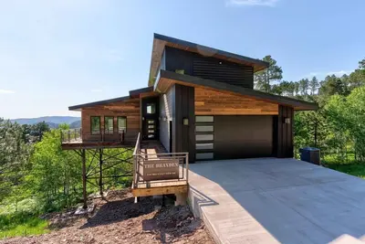 Image de Spectacular stilted home with amazing views.