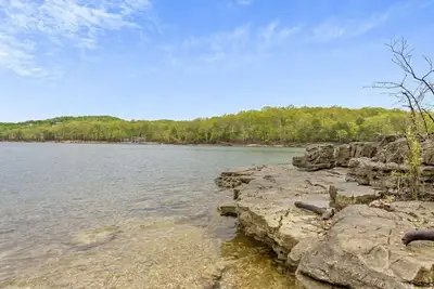 Image de Escape to Serenity on Table Rock Lake!