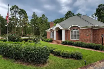 Image de Golf Retreat House! Upscale neighborhood 1. 9 miles from Pinehurst Resort!