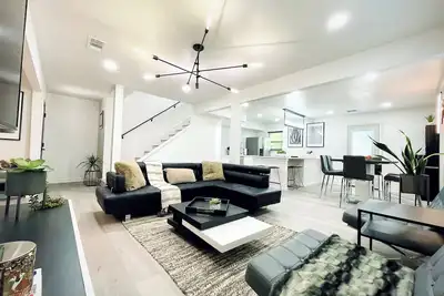 Image de Illumination Home *Walk to At&T Stadium: 5 Bedroom, 2 King Bed