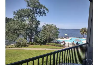 Image de Lovely Condo w/pool, balcony, and lakeside view!