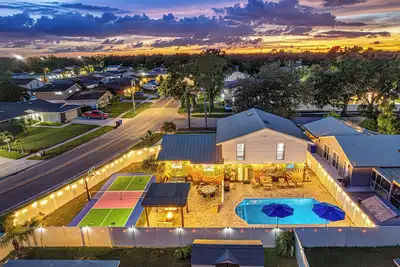 Image de Heated Pool~Pickleball~Hot Tub~Game Room~Basketball~Fire Pit~Bunk Room~4 Kings