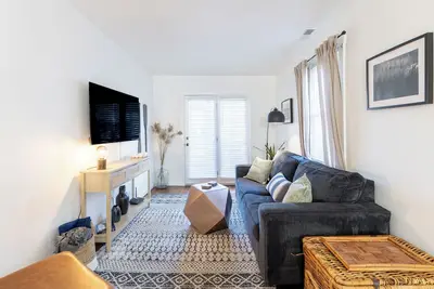 Image de Cozy Pet-Friendly Beach Cottage 2 Blocks from the Bay