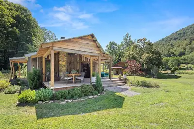 Image de New! Charming Oasis on a Trout Stream.