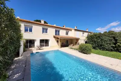 Image de Grande maison familiale avec piscine