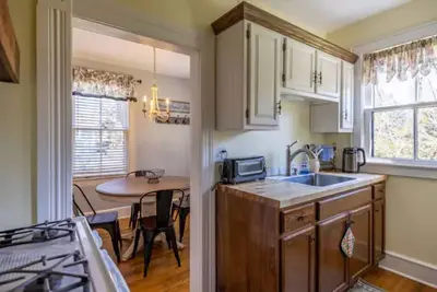 Image de Quaint Carriage House in Historic District