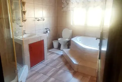 Image de A beautiful Townhouse in a secure complex. A home away from home.