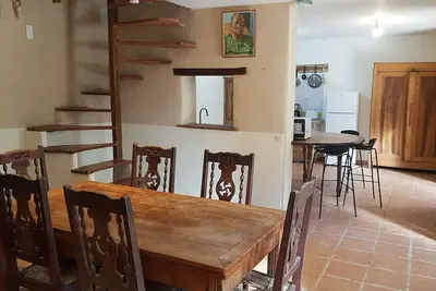 Image de Maison isolée dans les vignes, les bois