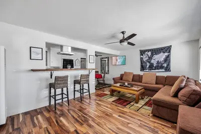 Image de Big family friendly space, 3 bedrooms near beaches!