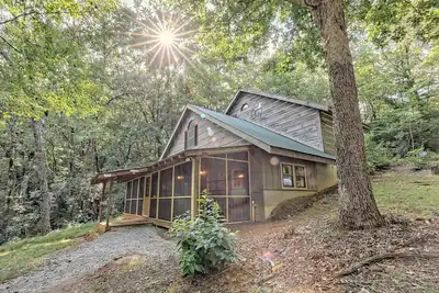 Image de Cozy Cabin in the woods, Minutes From Downtown Clayton