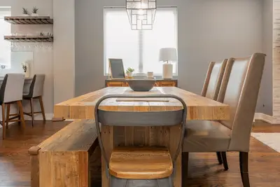 Image de Spacious and Sleek 4bd/2. 5ba - Logan Square!