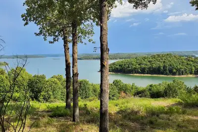 Image de Kingsview - Private Lakefront Acreage-Magnificent Lakeview-4200 Sq Ft! ! !