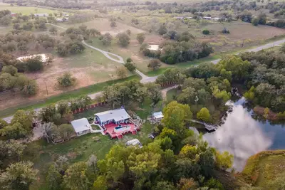 Image de The Outdoor Oasis Pool with No Heat/Fire Pit/Ponds