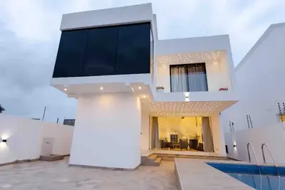 Image de Ultra Modern Luxurious 3Bedroom Townhouse.