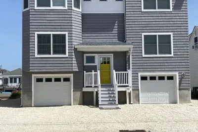 Image de Lagoon front with bay views