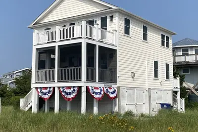 Image de Beach Haven Ri - Fully Stocked Beach House!