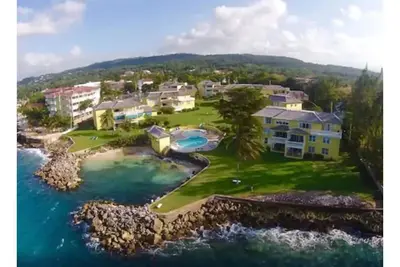 The Cozy House Two, 3 Bedroom Beach Front