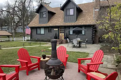 Image de Your family friendly Yosemite/ Bass Lake getaway across from a river!