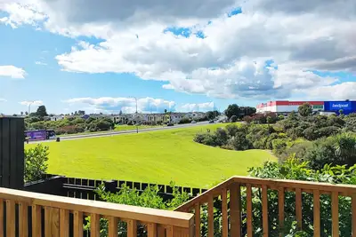 Image de Stunning Townhouse with View - Walking to Botany Town Center