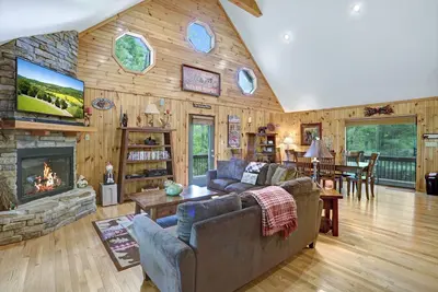 Image de Vacation at a family & pet friendly cabin in the Blue Ridge mountains!