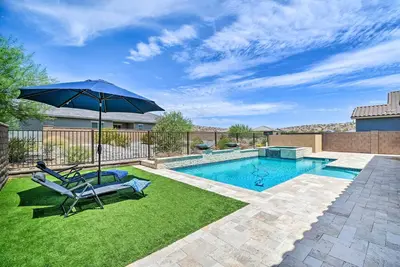 Image de Private Pool & Patio: Picturesque Goodyear Home!