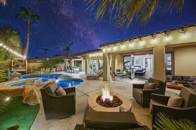 Hollywood: Spa, Pool & Slide, Putting Course!