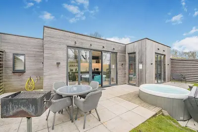 Woodland View Retreat (Pet)