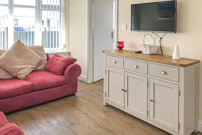 Image de Comfortable bungalow with one double and one twin.