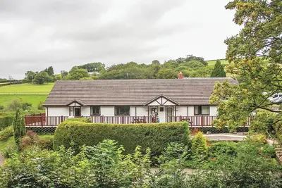 Image de Cottage with one double and one twin.