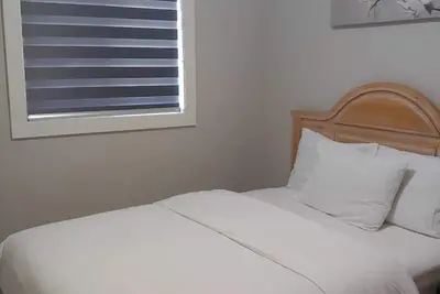 Image de Spacious and clean 3 bedrooms house in Marlborough Ne Calgary, Two full baths. . .