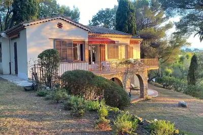 Image de Villa avec piscine, calme et verdure à 5 minutes de Cannes