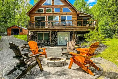 Image de Cozy Chalet retreat on Lake Pennock