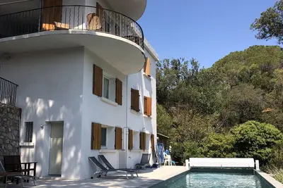 Image de Grande maison grande piscine dans la nature à 5 minutes de la plage de Gigaro