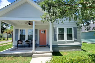 Image de Victoria's Secret Cottage (Downtown Thomasville) New Contrusction