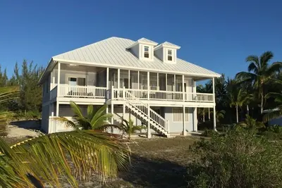 Image de Starboard House: Main Unit in Canalfront Home close to beach