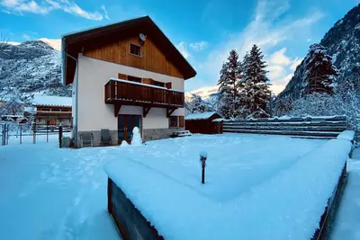 Image de Chalet les Ecrins - 230m2 ✨ Sauna - Piscine - Jardin ✨