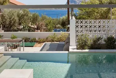 Peaceful Villa With Private Pool And Jacuzzi